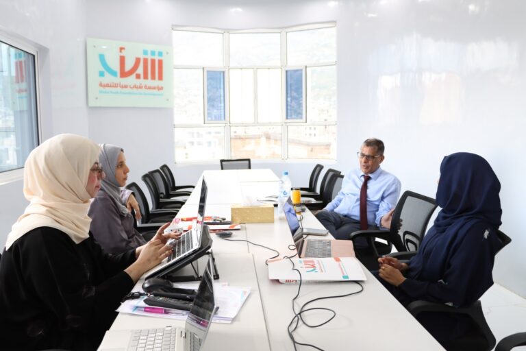 بعض من اعضاء وحدة الوساطة