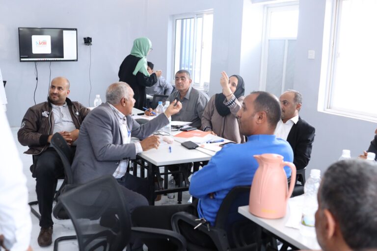 وحدة الوساطة مع ممثلين من مؤسسة مياه الحوبان ومؤسسة مياه تعز